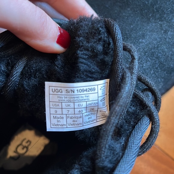 Ugg Neumel Chukka Boots in Black - Picture 9 of 9